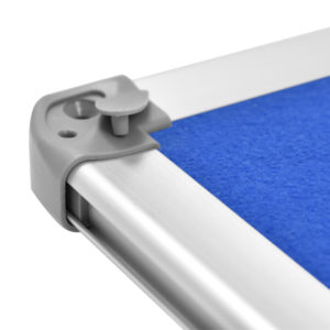 Lavagna con fondo in feltro BLU a parete e pratico coprivite