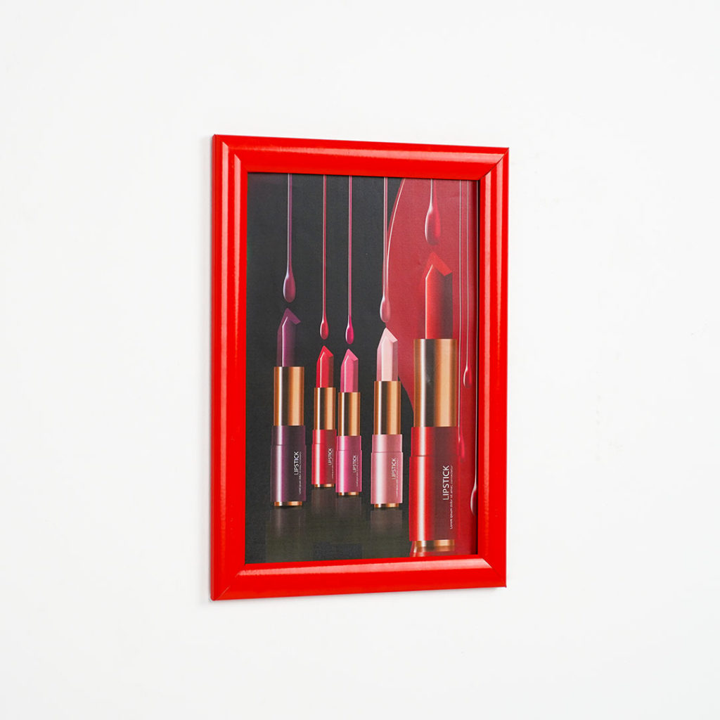 cornice a scatto pubblicitaria color rossa