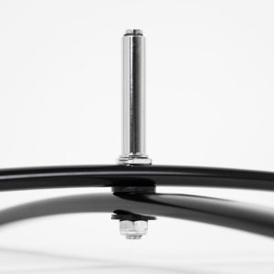 aggancio della base in metallo a croce finitura nera