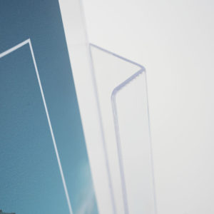 porta depliant in plexiglass trasparente da banco dettaglio