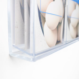porta depliant da muro in plexiglass dettaglio