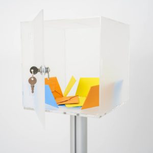 urna porta lettere autoportante in plexiglass satinato apertura con serratura