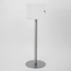 struttura con cubo in plexiglass satinato per lettere