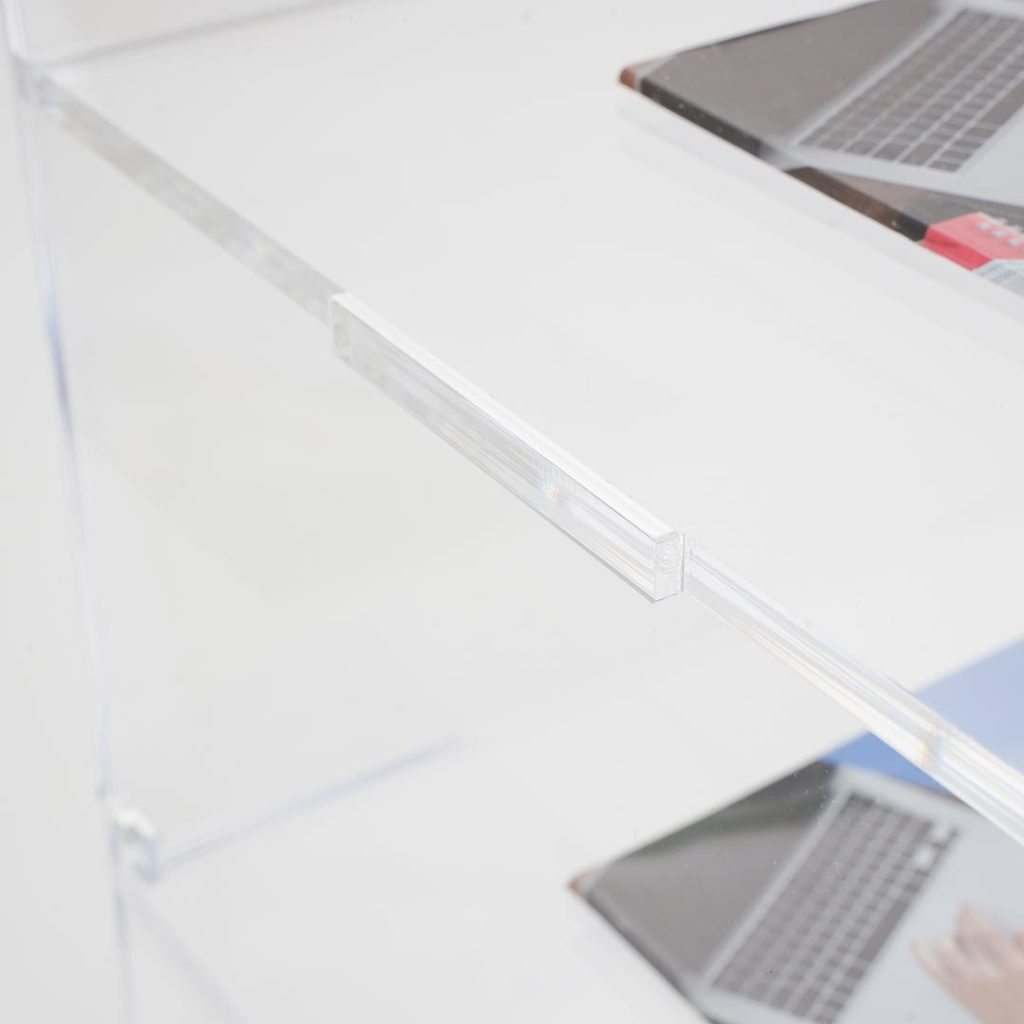 podio in plexiglass con reggilibro