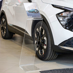 leggio in plexiglass trasparente per showroom concessionaria