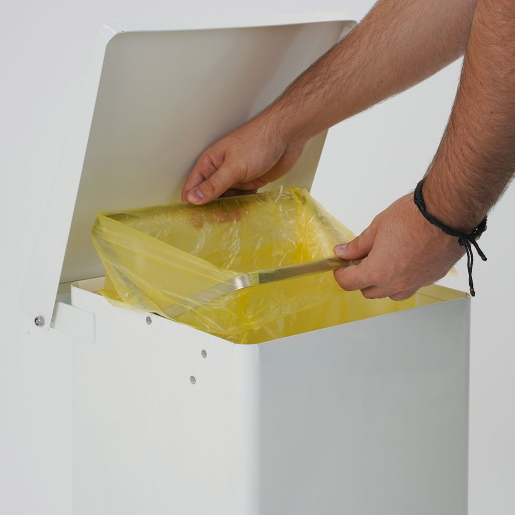 contenitore in metallo verniciato bianco inserimento sacco