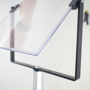 tasca in plexiglass trasparente