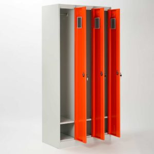 armadietti spogliatoio aperto vuoto