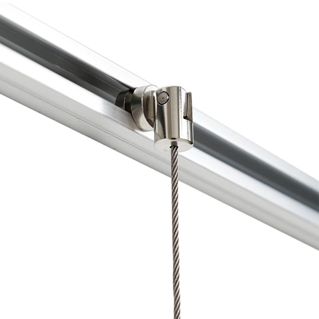 sistema con appendi quadri e cavetti