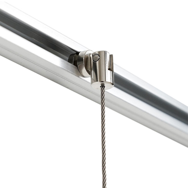 sistema con appendi quadri e cavetti