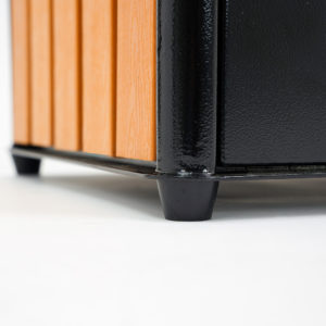 cestino da esterno con piedini