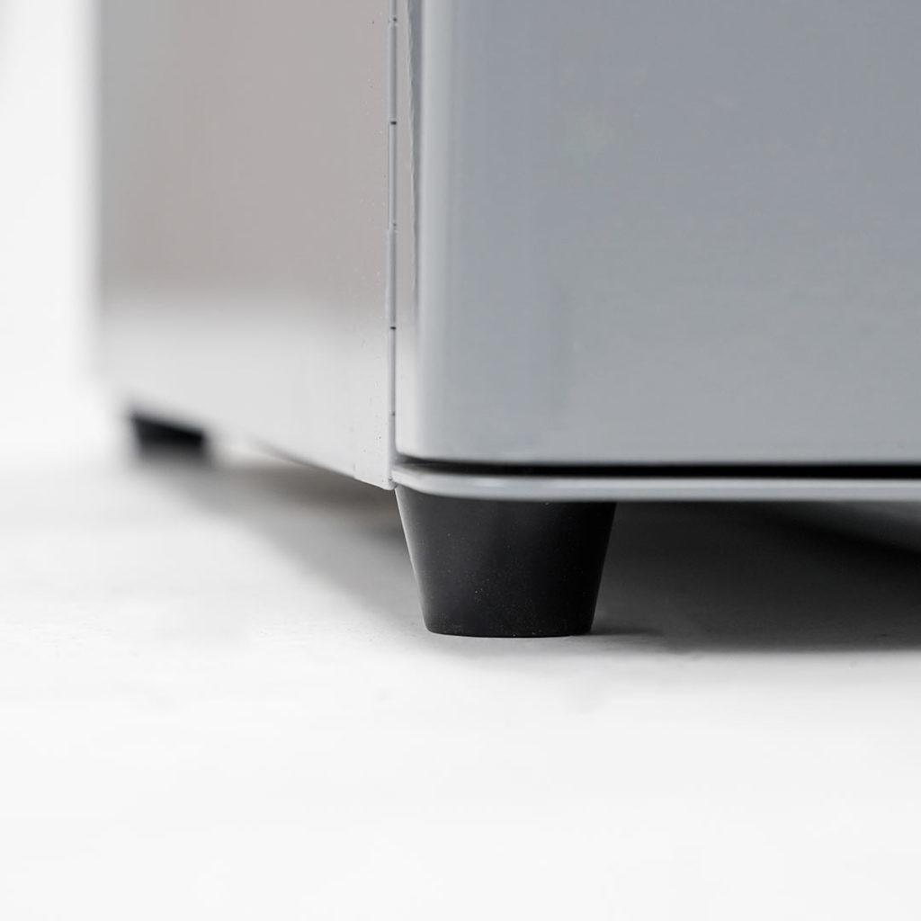 cestino portarifiuti con piedini