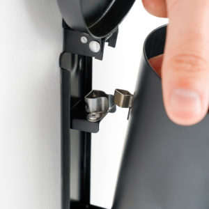 posacenere da muro con gancio per svuotamento