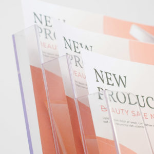 dettaglio tasche porta depliant da banco