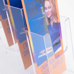 dettaglio tasche porta depliant da banco