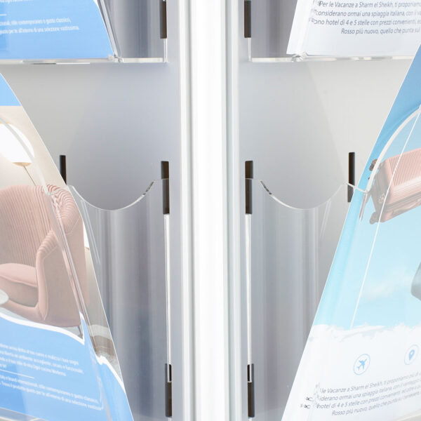 COL401-GM-espositore-porta-tasche-quadrifacciale-dettaglio-tasca-dettaglio
