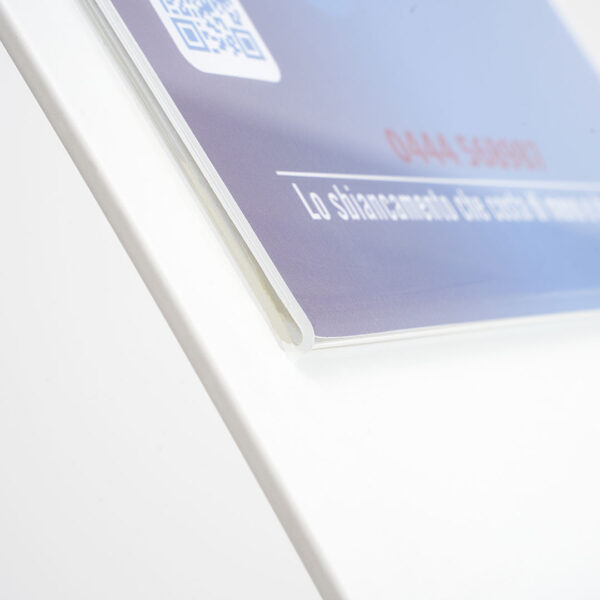 LGG07-MB-leggio-in-metallo-bianco-con-tasca-porta-avvisi-A4