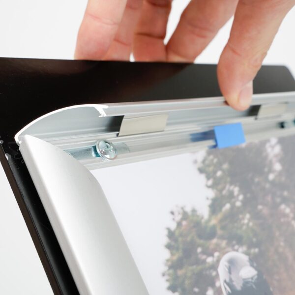 LGG17-MN-leggio-autoportante-con-cornice-a-scatto-aperture
