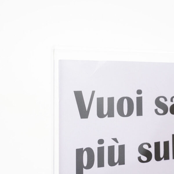 porta avvisi con tasca porta depliant