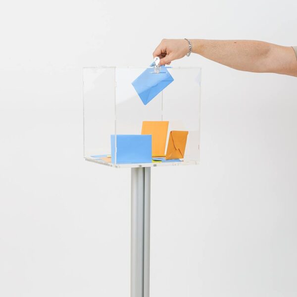 cubo trasparente in plexiglass autoportante