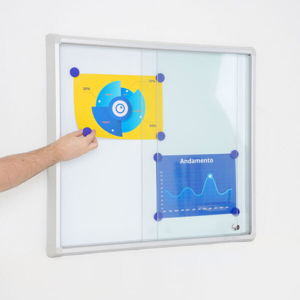 bacheca magnetica con ante scorrevoli e serratura di sicurezza