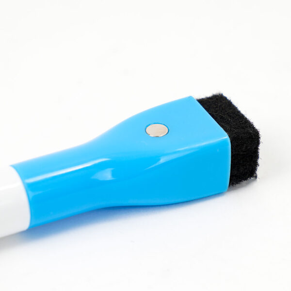 dettaglio tappo pennarello blu scrivibile, cancellabile e magnetico