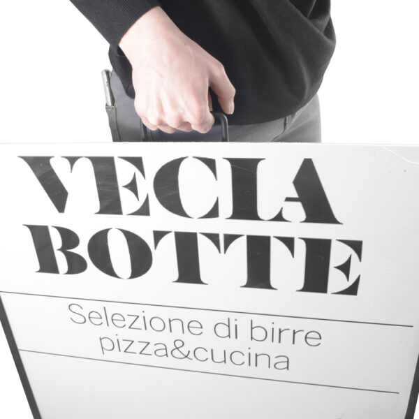 cavalletto pubblitario in metallo per pannelli con maniglia per il trasporto