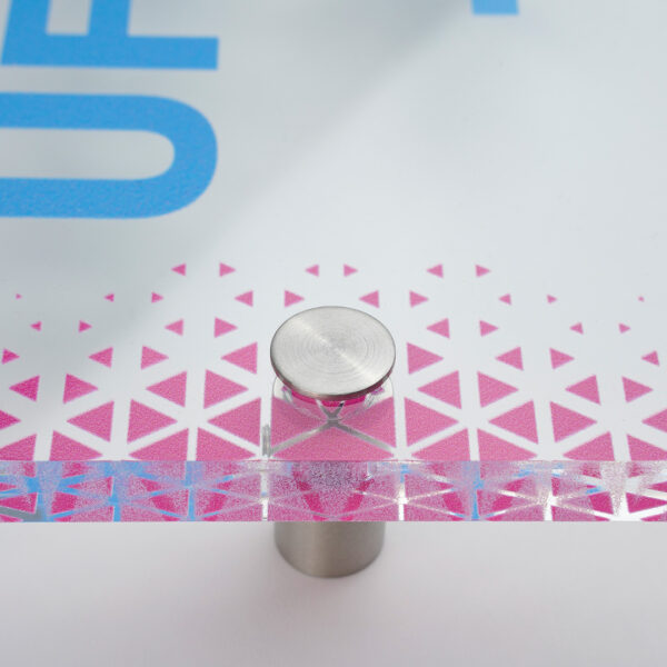 targa in plexiglass con distanziale