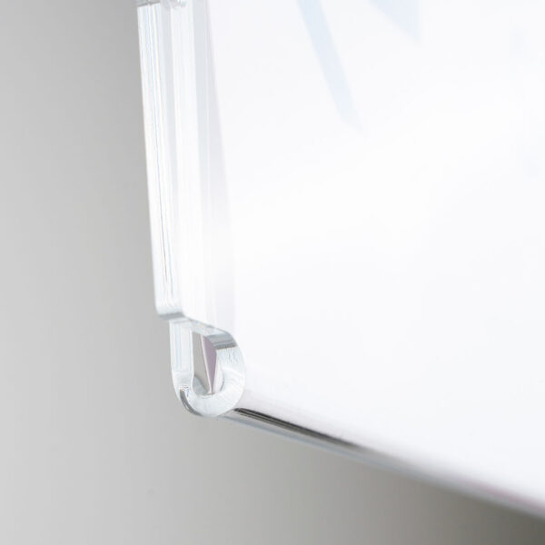 dettaglio angolo tasca in plexiglass