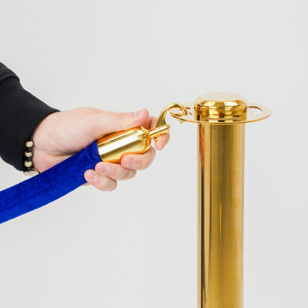 colonnina dorata con moschettone finitura gold e corda in velluto blu